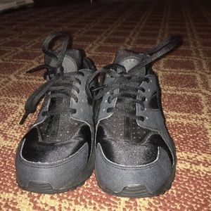 Nike women Huarache shoes